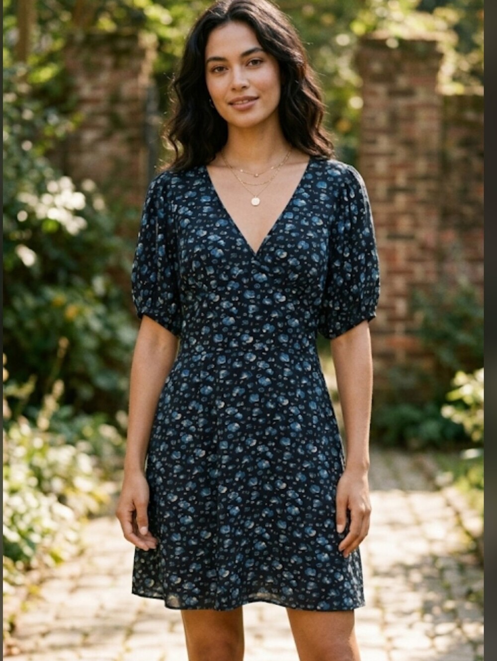 Pam&Gela Silk Blue Floral V-Neck Short Sleeve Babydoll Mini Dress - M